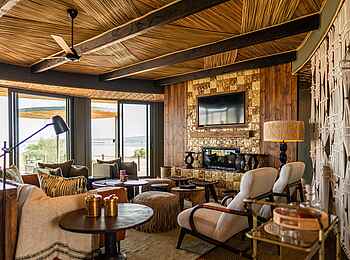 Wilderness Magashi Peninsula: Gemütliche Lounge im Wohnbereich der Villa