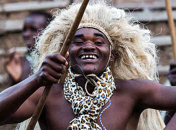 Wilderness Sabyinyo: Tänzer im Gorilla Guardian Dorf Wilderness Sabyinyo: Tänzer im Gorilla Guardian Dorf