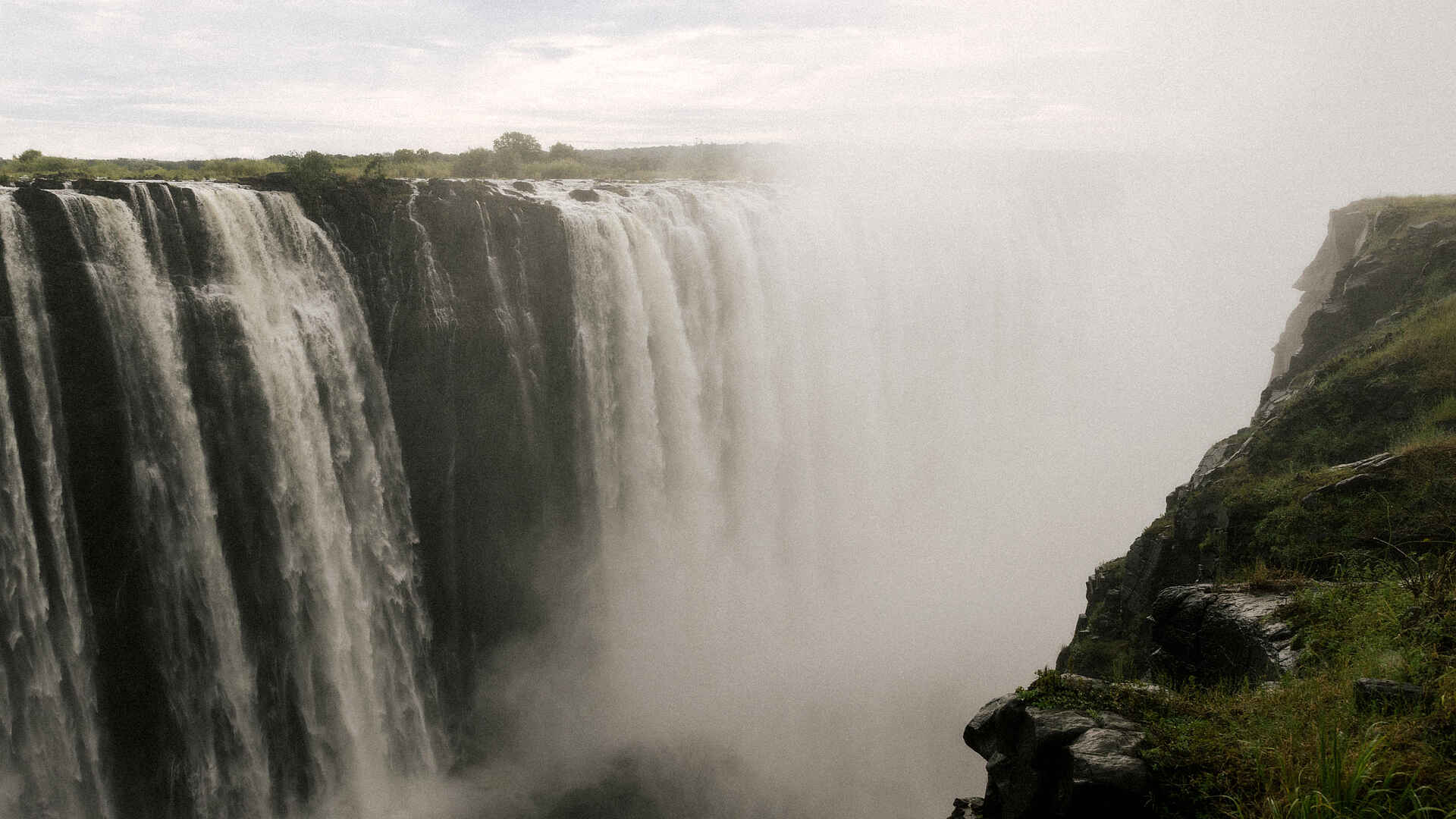 Zambezi Sands Luxury Tented Camp: Wasserfälle
