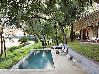 Matetsi Victoria Falls: Pool am mit Blick auf den Sambesi Matetsi Victoria Falls: Pool am mit Blick auf den Sambesi