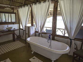 Baker's Lodge: Badezimmer zur Veranda Baker's Lodge: Badezimmer zur Veranda