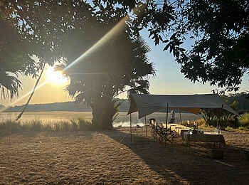 Charlie Ugalla Safari Camp: Essbereich