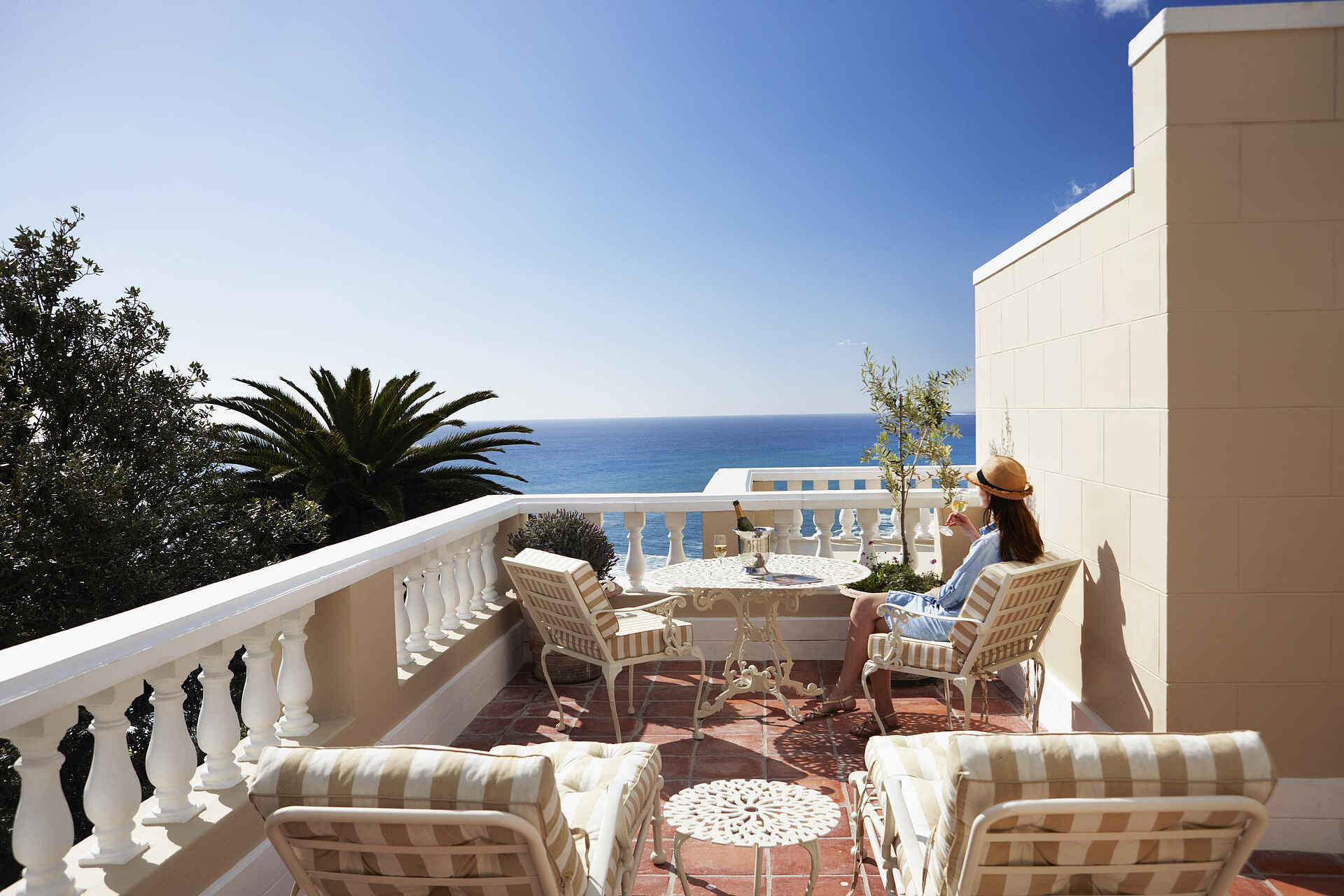 Boutique Hotel, Cape Town, Ellerman House, Gästezimmer, Kapstadt, Deluxe House Room, Balkon, Liegestühle, Meerblick, Terrasse, Afrikarma, Afrikarma Safaris, Afrikarma Safaris - Wildnis. Hautnah., Afrikarma.de