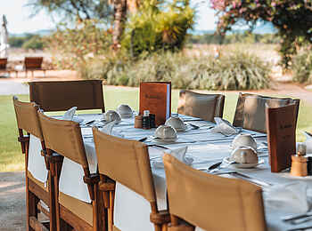 Kambaku Safari Lodge: Eingedeckter Tisch