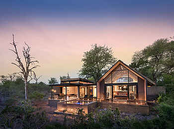 Lion Sands Ivory Lodge: Außenansicht der Lodge