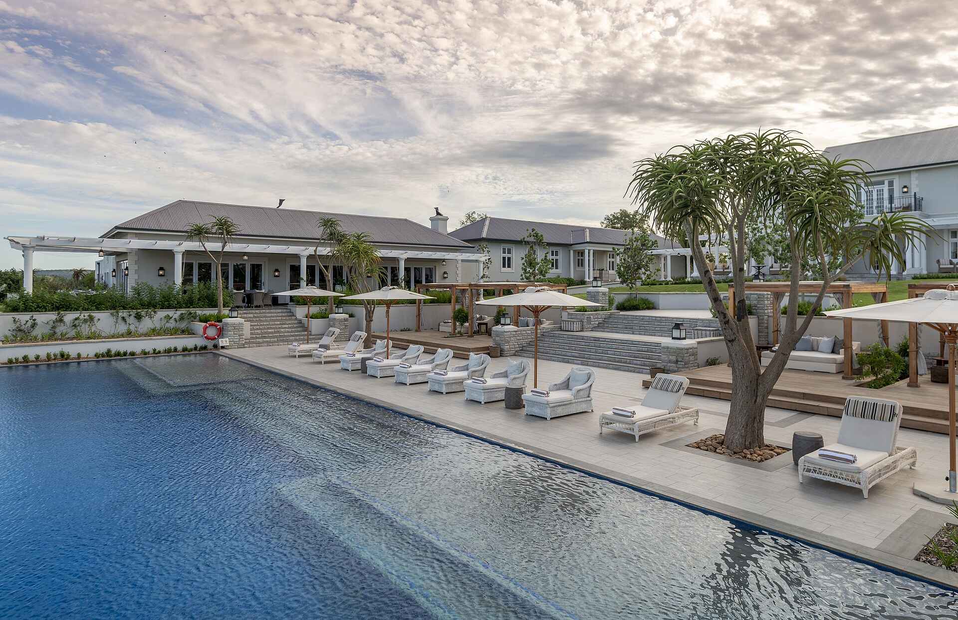 Long Lee Manor Lodge: Am Pool