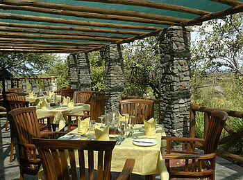 Mbuzi Mawe Serena Camp: Frühstücksdeck Mbuzi Mawe Serena Camp: Frühstücksdeck