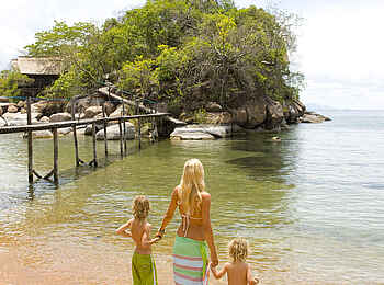 Mumbo Island Camp: Familie am Strand