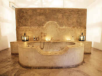 Olive Grove Guesthouse: Badewanne