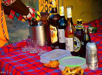 Saruni Rhino: Landrover-Bar Saruni Rhino: Landrover-Bar