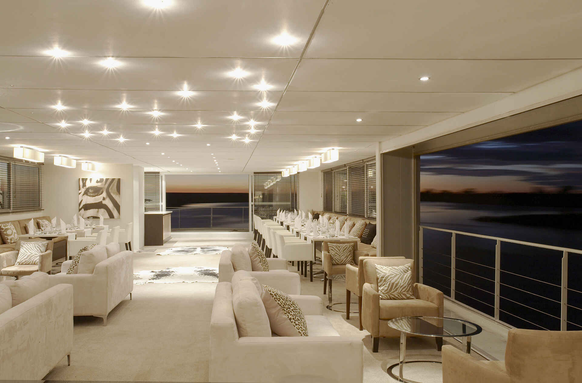 Chobe National Park, Chobe River, Flusskreuzfahrt, Impalila Island, Kasane, Lounge, Speisesaal, Zambezi Queen