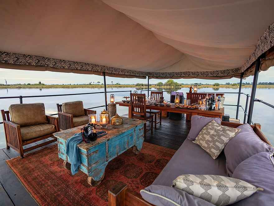 Zarafa Camp: Luxuriöses Sundowner Boot Zarafa Camp: Luxuriöses Sundowner Boot