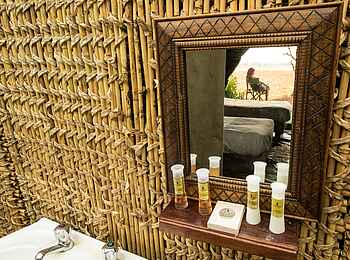 Chilo Mahove Tented Camp: Waschtisch Chilo Mahove Tented Camp: Waschtisch