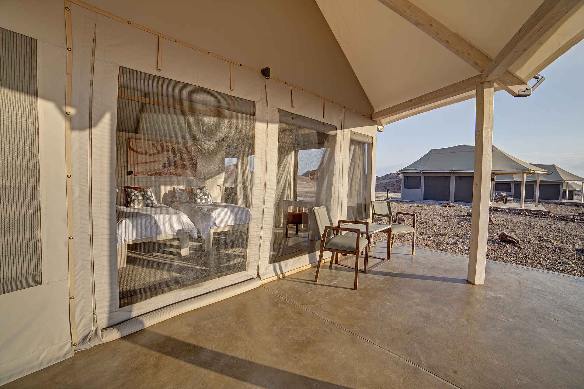 Badezimmer; Desert Hills Glamping; Dusche; En-Suite; Handtücher; Namibia; Wildnis; Wüste; Zelt; Zelte, Desert, Desert Hills Glamping, Glamping, Hills, Namib Naukluft Park, Namibia, Naukluft, Park, Zeltcamp