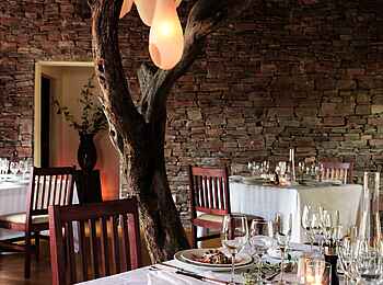 Mara Bushtops: Dekorative Leuchten im Restaurant