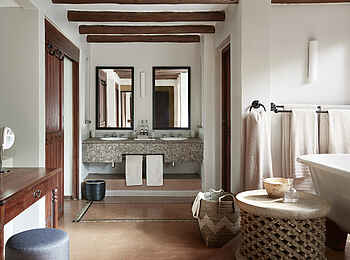 Sanctuary Chobe Chilwero: Badezimmer Sanctuary Chobe Chilwero: Badezimmer