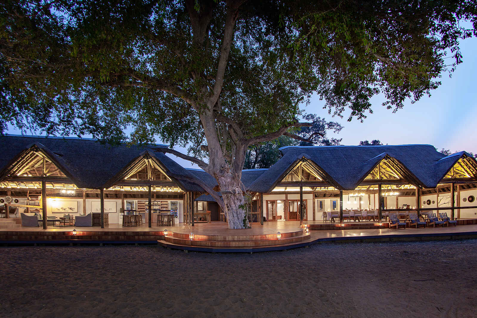 Splash Camp: Hauptgebäude bei Nacht Splash Camp: Hauptgebäude bei Nacht