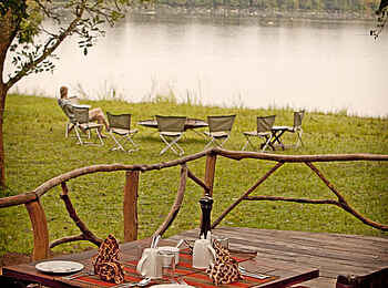 Baker's Lodge: Deck am See Baker's Lodge: Deck am See