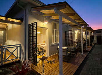 Brigadoon Boutique Guesthouse: Die Terrasse der Gästezimmer Brigadoon Boutique Guesthouse: Die Terrasse der Gästezimmer