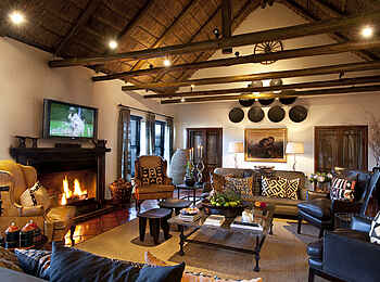 Bushmans Kloof Wilderness Lodge: Die Homestead Lounge Bushmans Kloof Wilderness Lodge: Die Homestead Lounge
