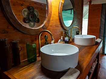 Kaskaz Mara Camp: Doppelwaschbecken