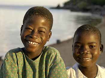 Kaya Mawa: Happy Faces