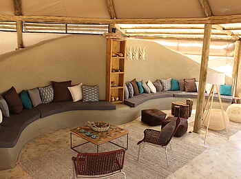 Khwai Guest House: Main Lounge Khwai Guest House: Main Lounge