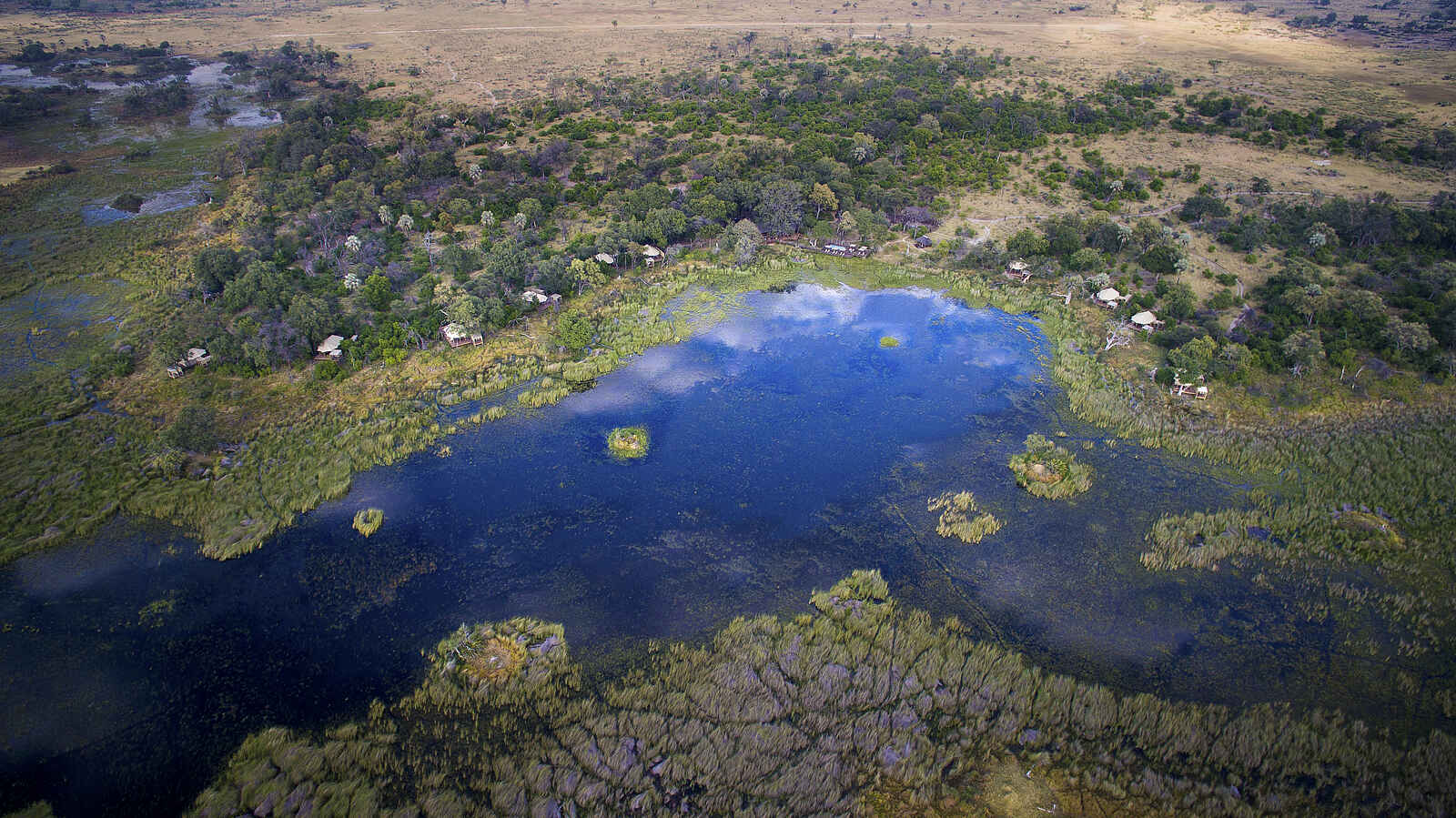 Nxabega Okavango Tented Camp: Blick aus dem Flugzeug Nxabega Okavango Tented Camp: Blick aus dem Flugzeug