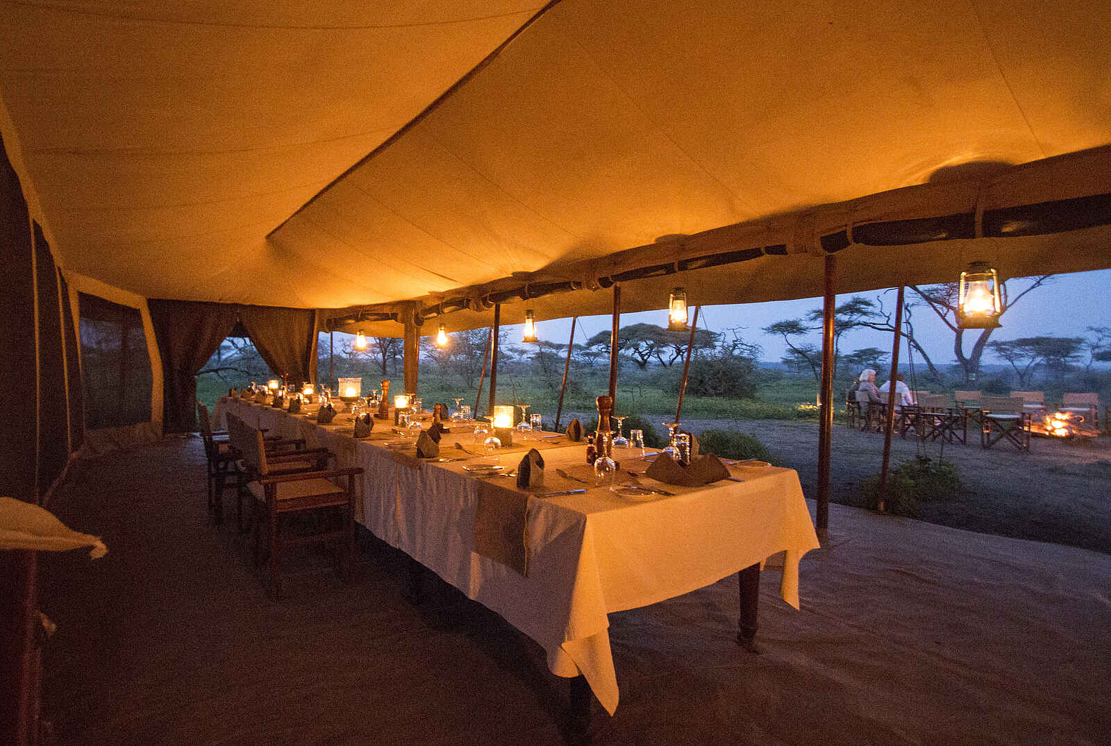 Olakira Camp: Dinner-Tafel Olakira Camp: Dinner-Tafel