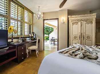 Teremok Marine Lodge and Spa: Beethoven Suite Bett Teremok Marine Lodge and Spa: Beethoven Suite Bett