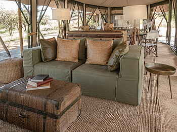 Legendary Mila Tented Camp: Leinwandsofa