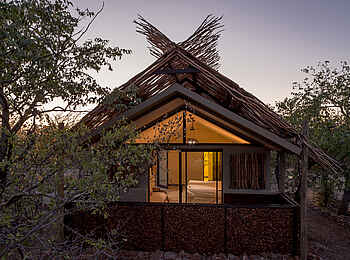 Taleni Etosha Village: Ein Gästechalet von außen Taleni Etosha Village: Ein Gästechalet von außen