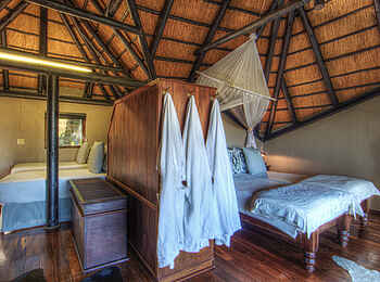 Chobe Savanna Lodge: Chalet Blick hinein