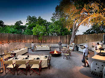 Khwai Leadwood: Essen an der Boma