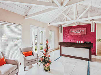 La Pirogue: Der Empfang des Cinq Mondes Spa La Pirogue: Der Empfang des Cinq Mondes Spa