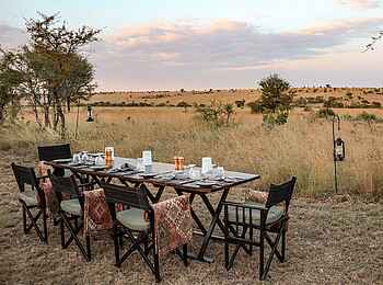 Legendary Songa Migrational Camp: Dinner im Busch