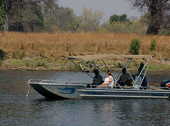 Leopard Lodge: Fahrt am Flussufer entlang