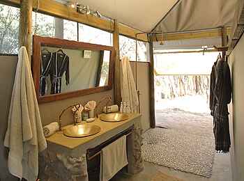 Meno a Kwena Camp: Double Tent Bad Meno a Kwena Camp: Double Tent Bad