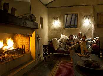 Mkombes House Lamai: Am Kamin in der Lounge