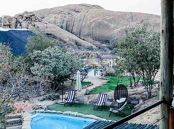 Ondudu Safari Lodge: Poolbereich