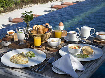 The Aiyana: Frühstück am Pool The Aiyana: Frühstück am Pool