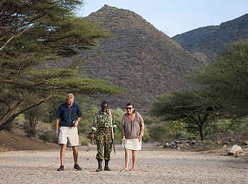 Koros Camp: Nick und Angie Taylor mit Guide