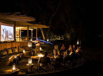 Mombo Camp: Erzählungen beim Lagerfeuer Mombo Camp: Erzählungen beim Lagerfeuer