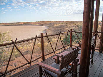 !Xaus Lodge: Privates Deck mit Blick !Xaus Lodge: Privates Deck mit Blick