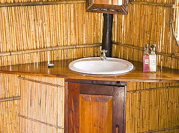 Mumbo Island Camp: Gästebad