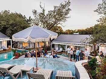 Shongwe Samanzi Lodge: Infinity Pool und Wasserfall