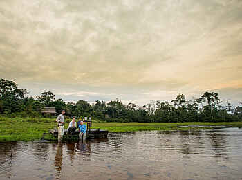 Lango Camp: Ein Sundowner am Fluss Lango Camp: Ein Sundowner am Fluss