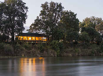Amanzi Camp: Blick auf eine Gästeunterkunft Amanzi Camp: Blick auf eine Gästeunterkunft