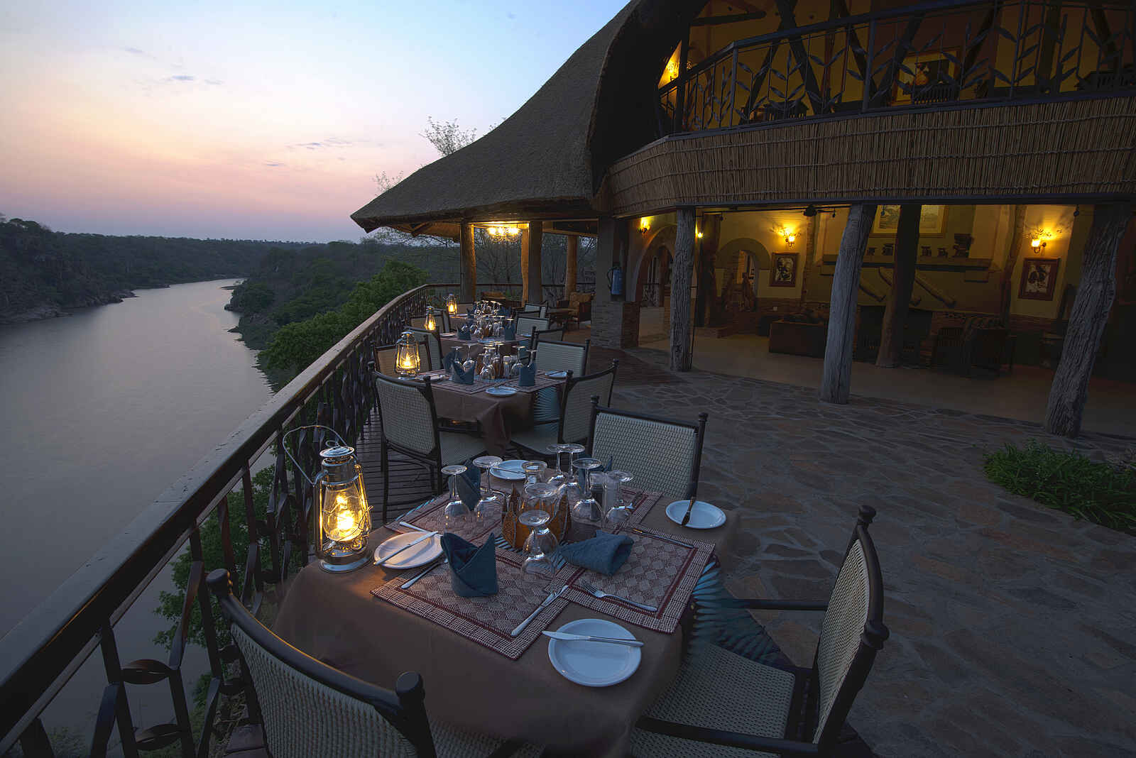 Chilo Gorge Safari Lodge: Speisedeck Chilo Gorge Safari Lodge: Speisedeck