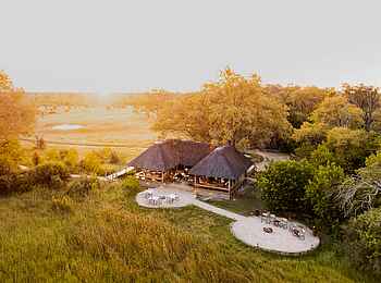 Little Sable Camp: Haupthaus mit Boma Little Sable Camp: Haupthaus mit Boma